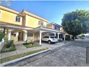 Alquiler de  casa residencial en Costa d...