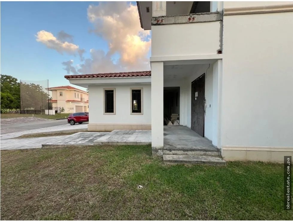 Venta de casa en Santa María, Fairway Estates