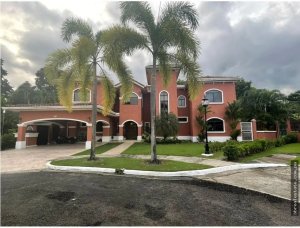 Venta de casa en Clayton, Residencial Cl...