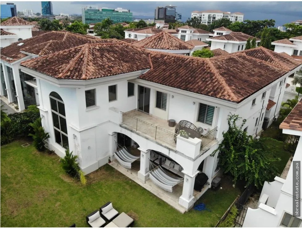 Venta de casa en Santa María, Fairway Estates