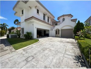Venta de casa en Santa María, Fairway Es...