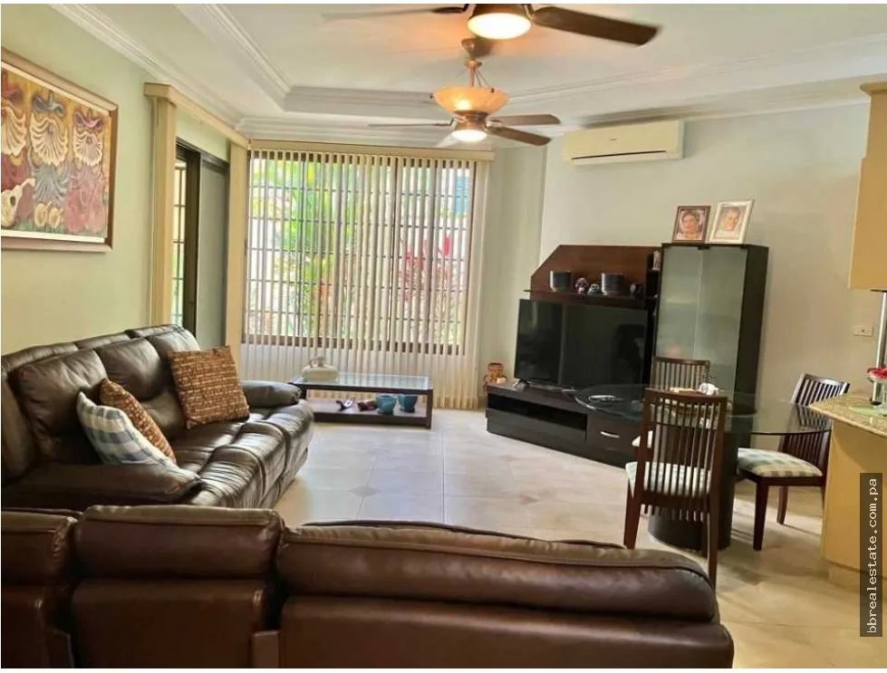 Venta de casa en Condado del Rey, Residencial Altos de Panamá
