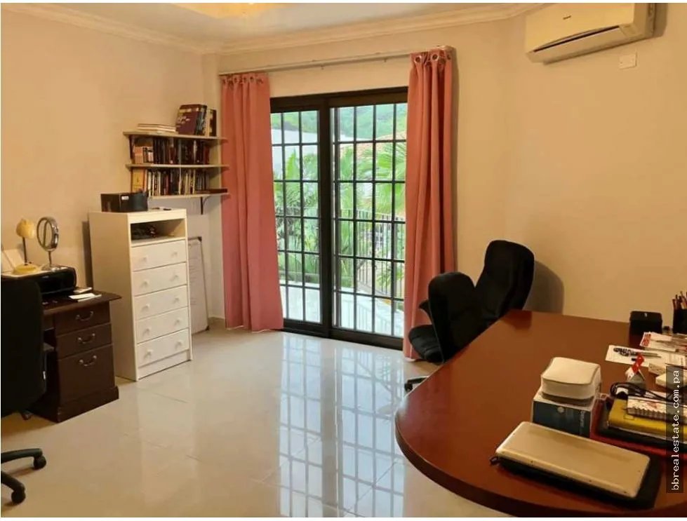 Venta de casa en Condado del Rey, Residencial Altos de Panamá
