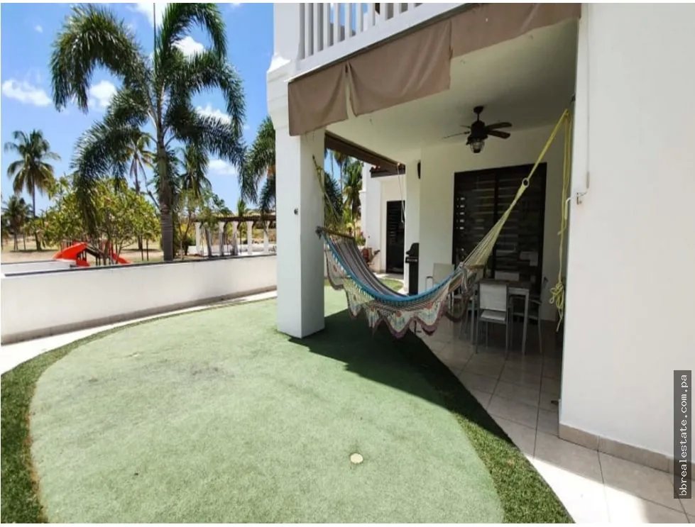 SE ALQUILA APARTAMENTO EN SAN CARLOS, VISTA MAR PH ISLAMAR