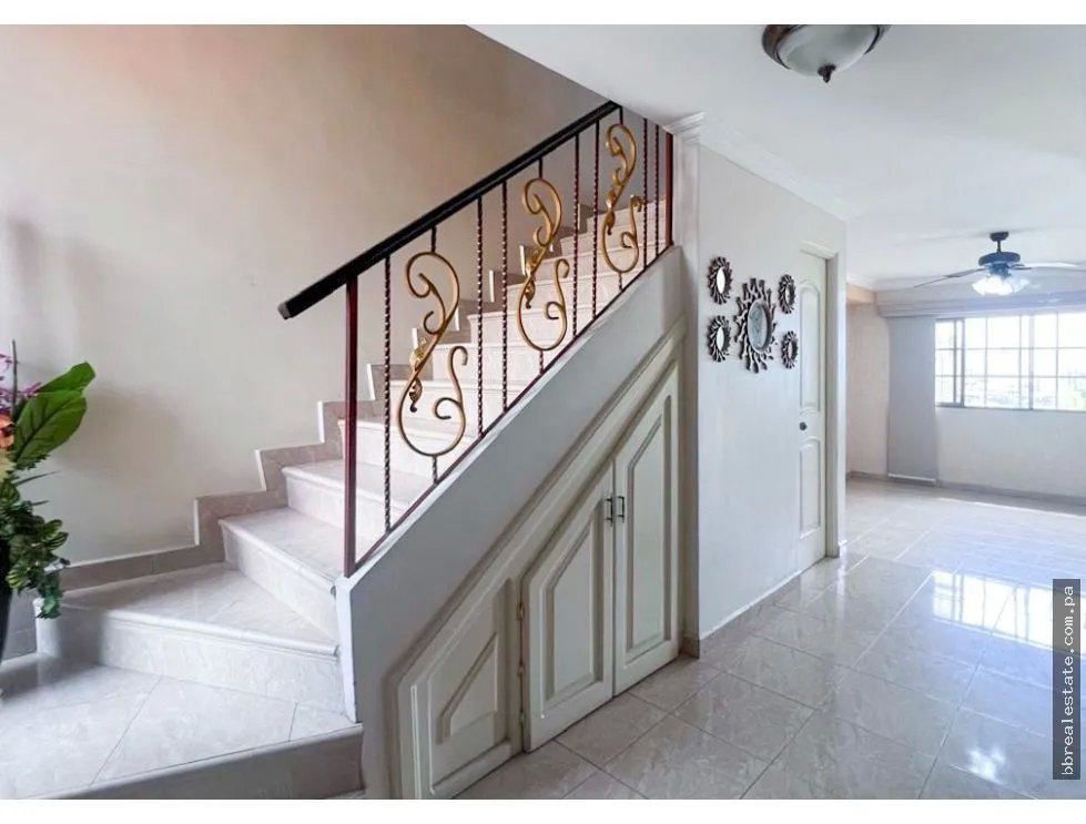 VENTA DE CASA EN VILLA DE LAS FUENTES, URBANIZACION CORONADO GARDEN