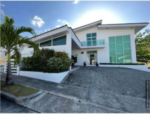 Single Family House for sale in Altos de...