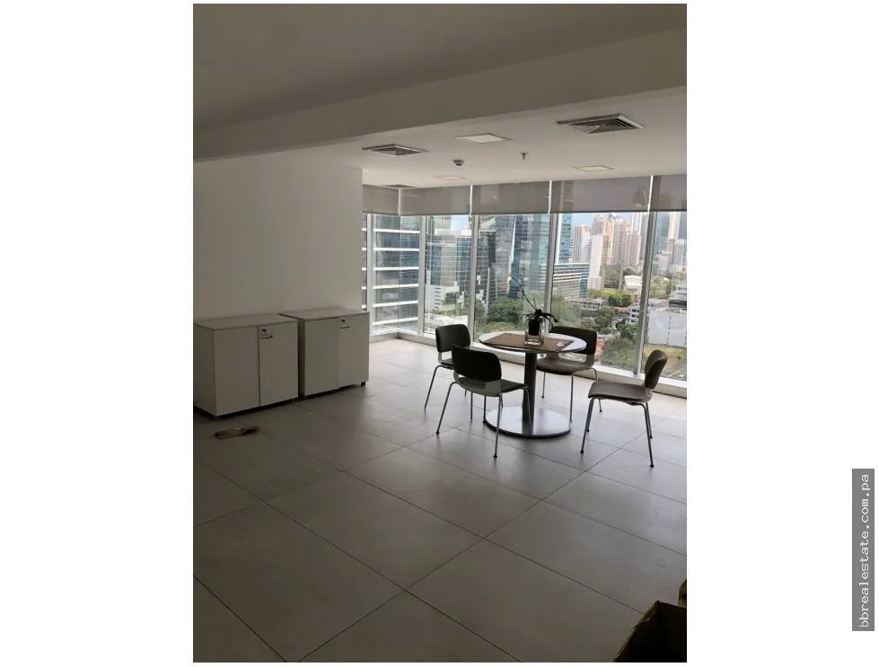 ALQUILER DE OFICINA EN OBARRIO, PH TORRE SL55.