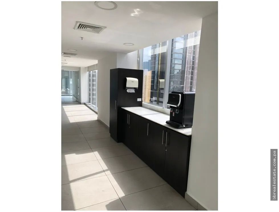 ALQUILER DE OFICINA EN OBARRIO, PH TORRE SL55.