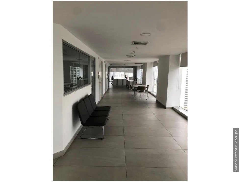 ALQUILER DE OFICINA EN OBARRIO, PH TORRE SL55.