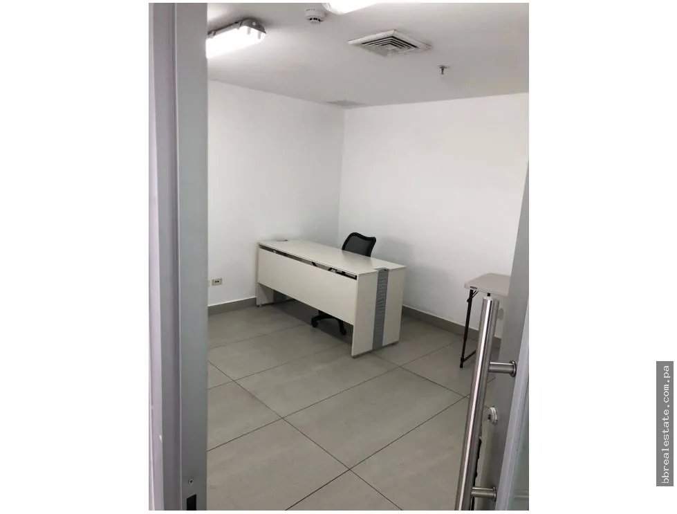 ALQUILER DE OFICINA EN OBARRIO, PH TORRE SL55.