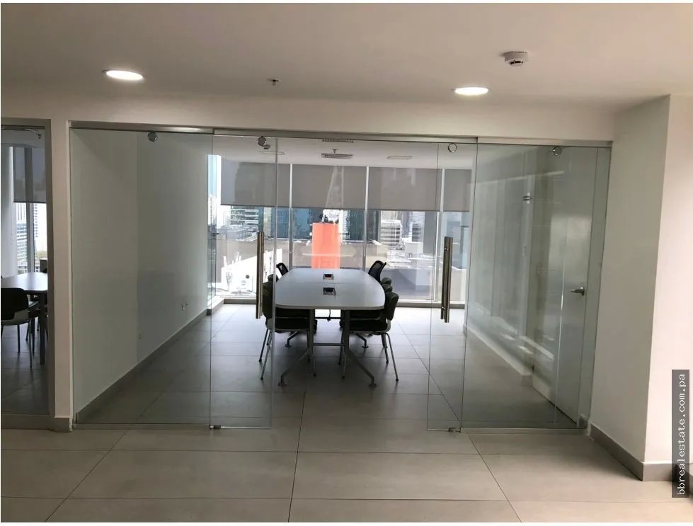 ALQUILER DE OFICINA EN OBARRIO, PH TORRE SL55.