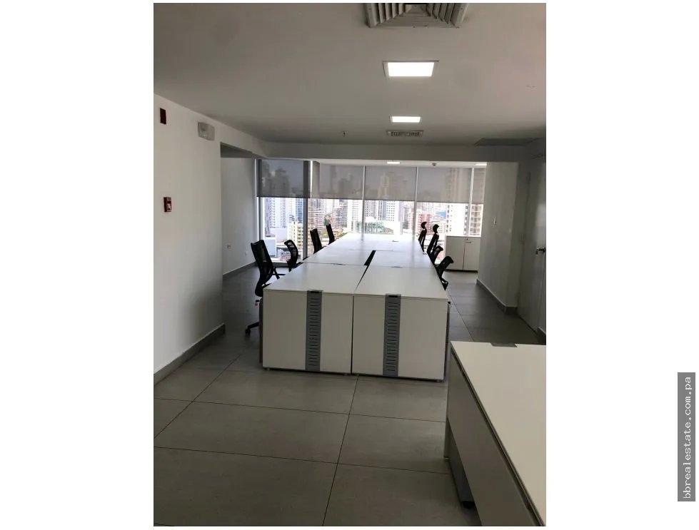 ALQUILER DE OFICINA EN OBARRIO, PH TORRE SL55.