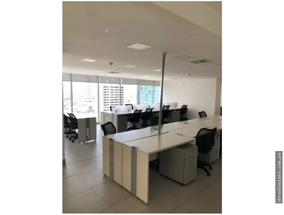 ALQUILER DE OFICINA EN OBARRIO, PH TORRE SL55.