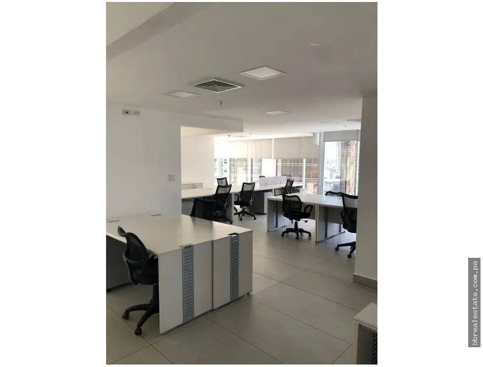 ALQUILER DE OFICINA EN OBARRIO, PH TORRE SL55.
