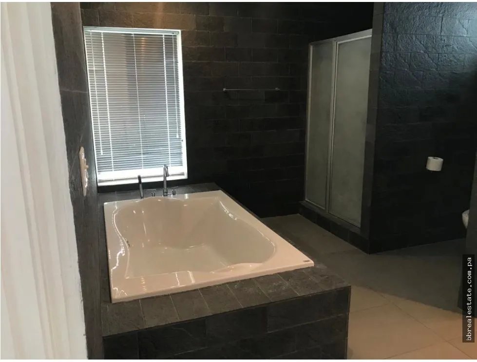 VENTA DE CASA DUPLEX EN OBARRIO