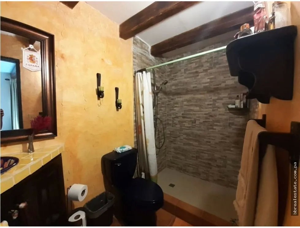 SE VENDE CASA EN CERRO AZUL