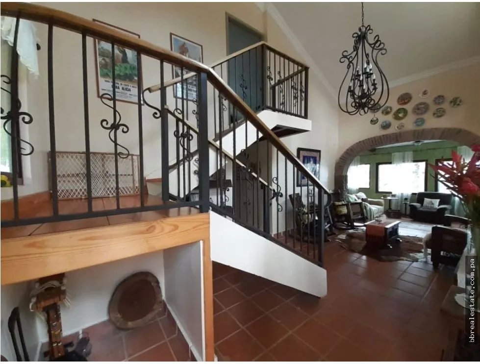 SE VENDE CASA EN CERRO AZUL