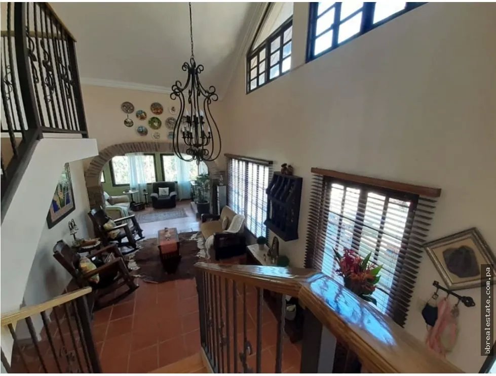 SE VENDE CASA EN CERRO AZUL