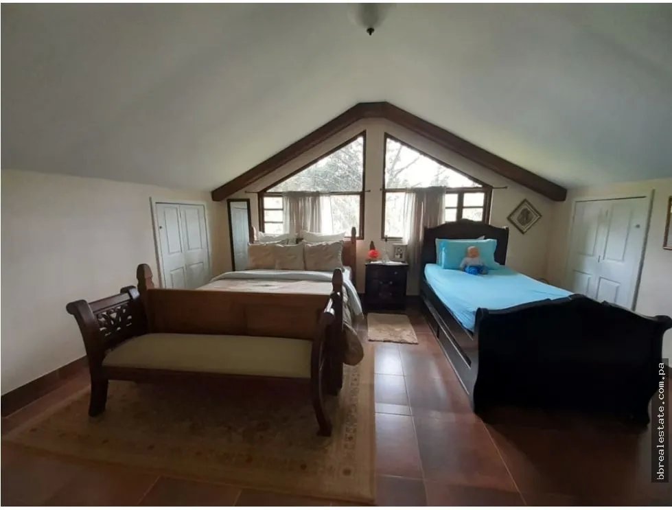 SE VENDE CASA EN CERRO AZUL