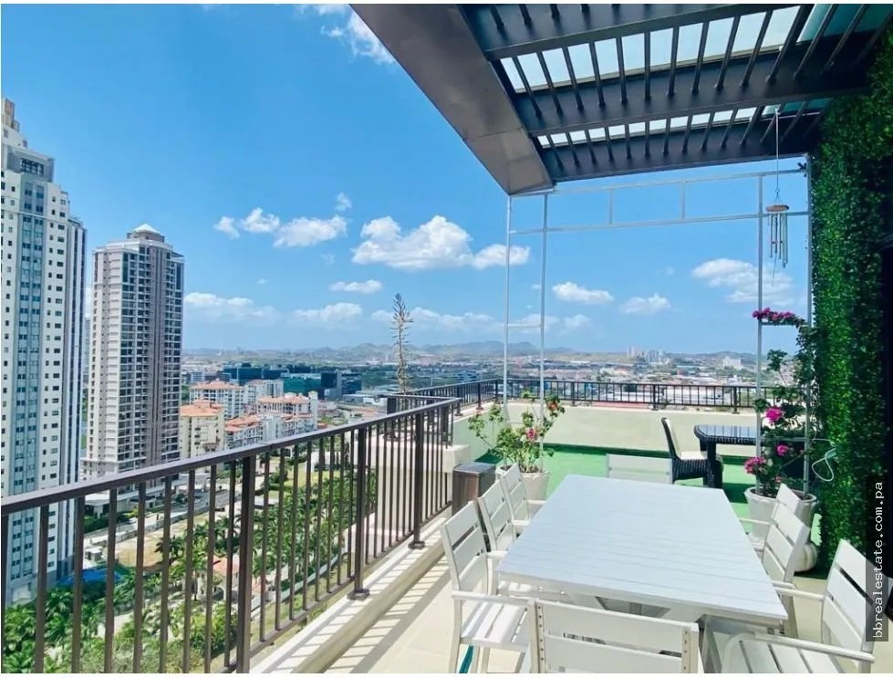 Penthouse for rent in Santa Maria