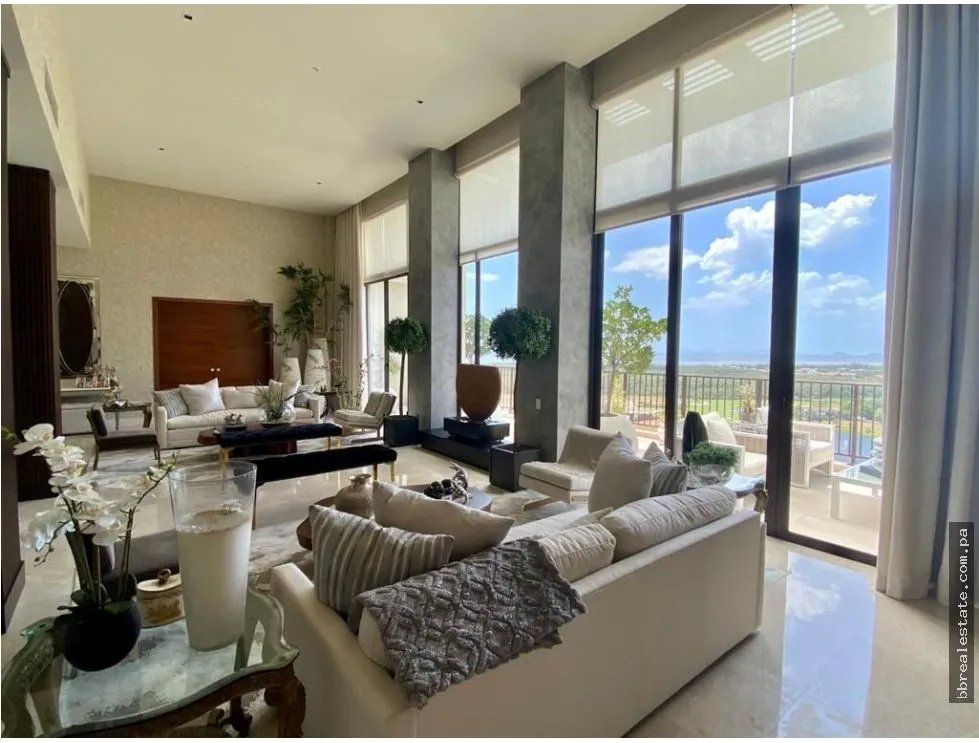 Penthouse for rent in Santa Maria
