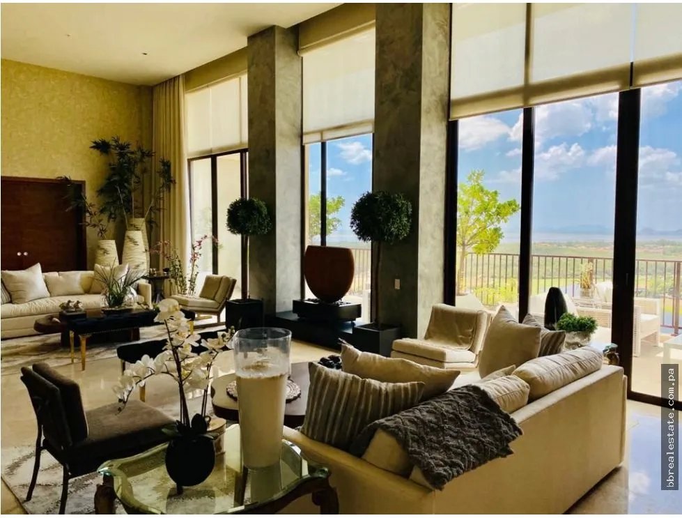 Penthouse for rent in Santa Maria