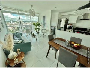 Se vende Apartamento En Via España PH Me...