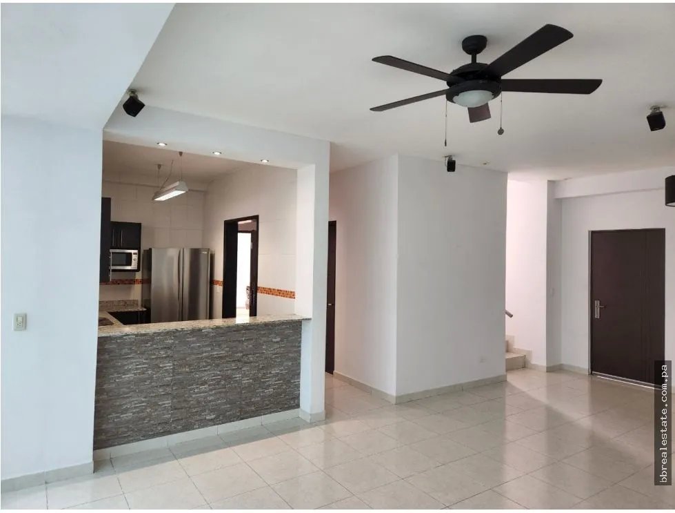 Se alquila casa en residencial La Alameda