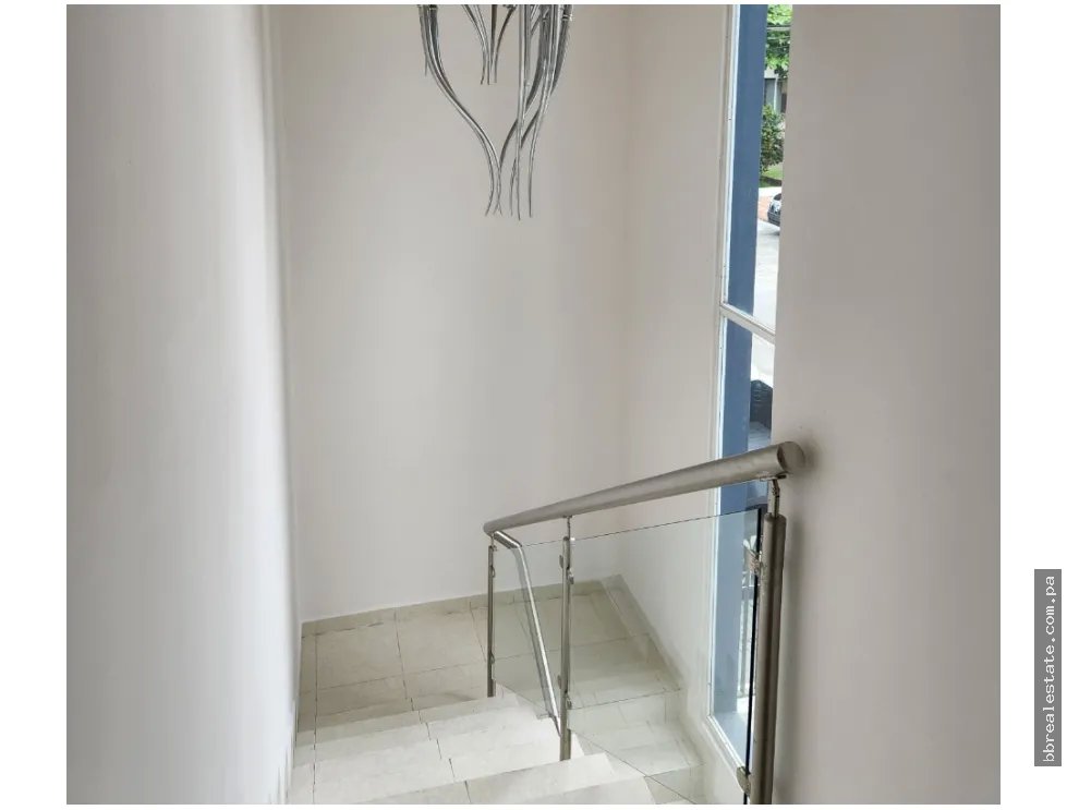 Se alquila casa en residencial La Alameda