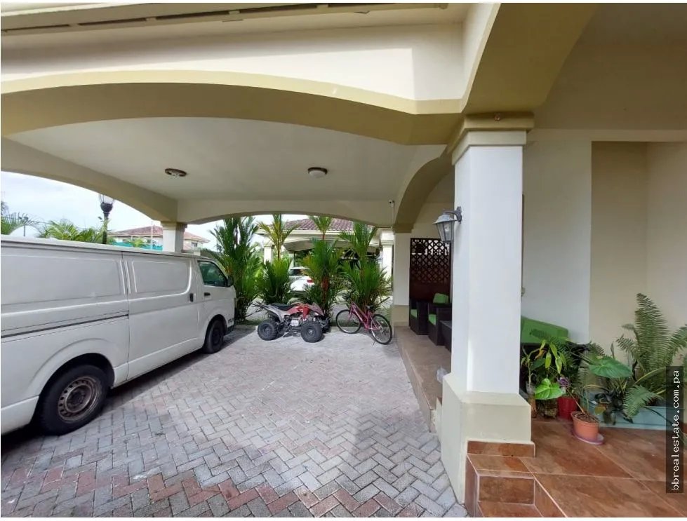 Se Vende Casa en Costa Sur, Residencial El Doral