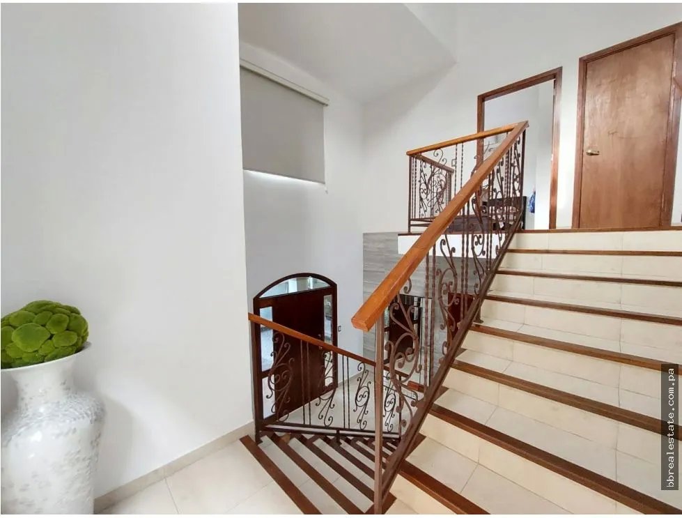 Se Vende Casa en Costa Sur, Residencial El Doral