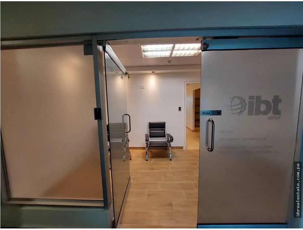 Se Alquila Oficina en Marbella, Torre Banesco Amoblada