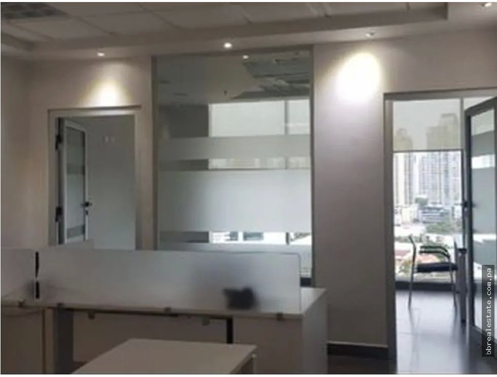 Se alquila oficina en calle 50, Ph Office One