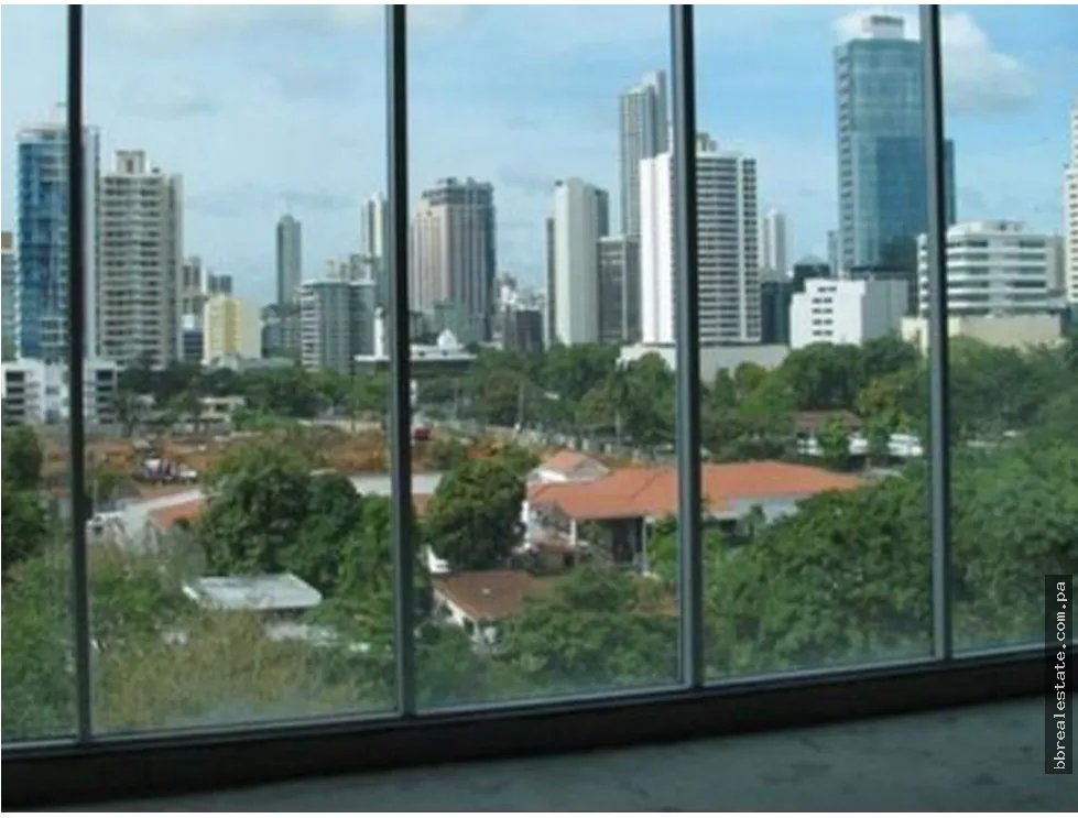 Se alquila oficina en calle 50, Ph Office One
