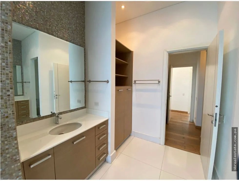 Penthouse for sale in Costa del Este