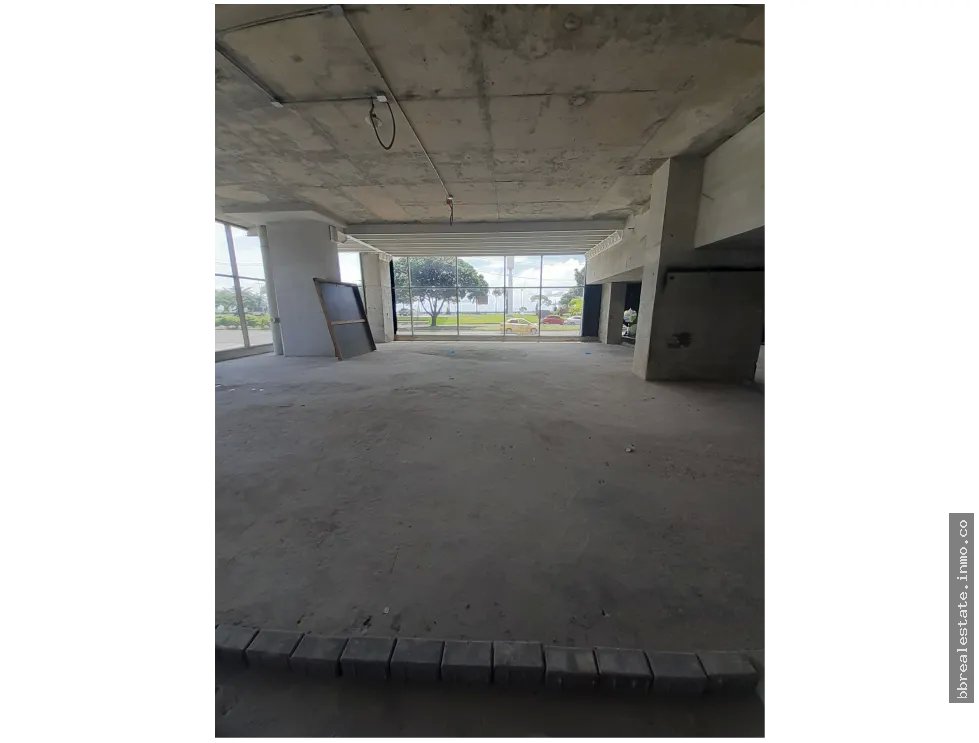 ALQUILER LOCAL COMERCIAL AV BALBOA NEGOCIABLE