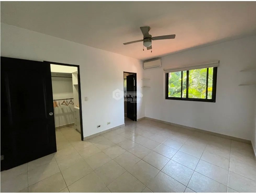 Single Family House for rent in Versalles