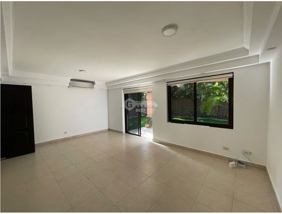 Single Family House for rent in Versalles