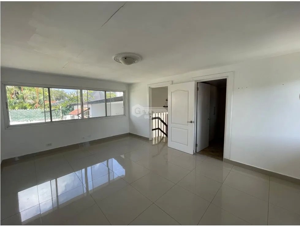 SE VENDE CASA EN SAN FRANCISCO 792M 3 HABITACIONES 2 BAÑOS DUPLEX