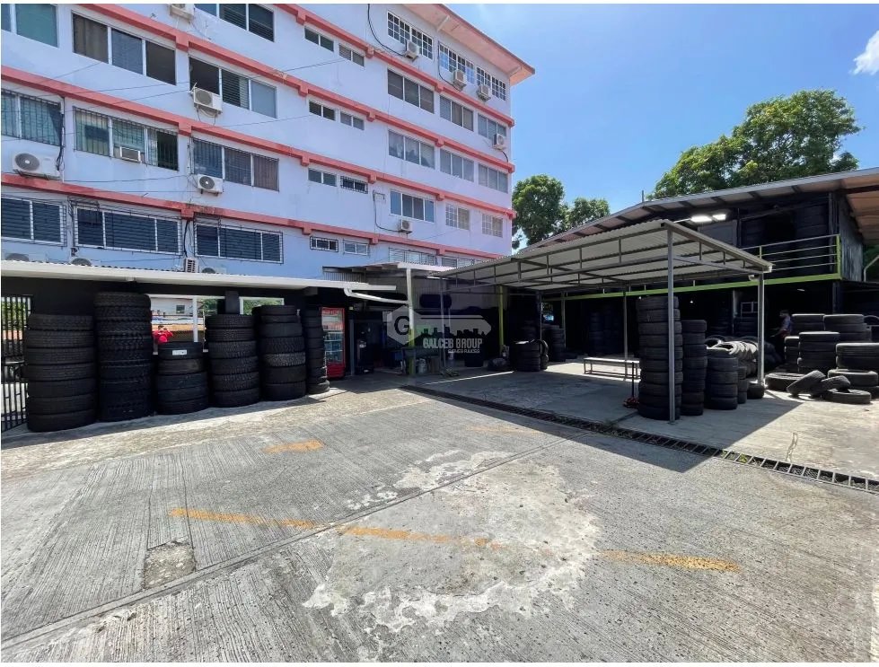 SE VENDE LOCAL COMERCIAL EN PARQUE LEFEVRE 750M 2 NIVELES CON OFICINA