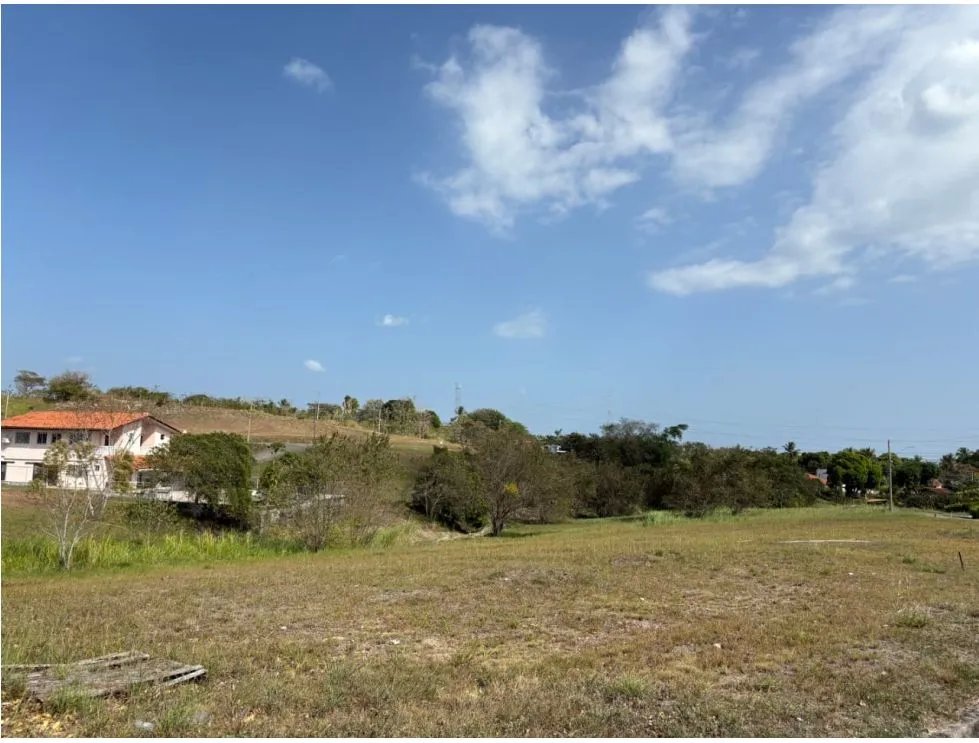 SE VENDE TERRENO PLANO DE 811 METROS EN QUEBRADAS DEL VALLE / AG