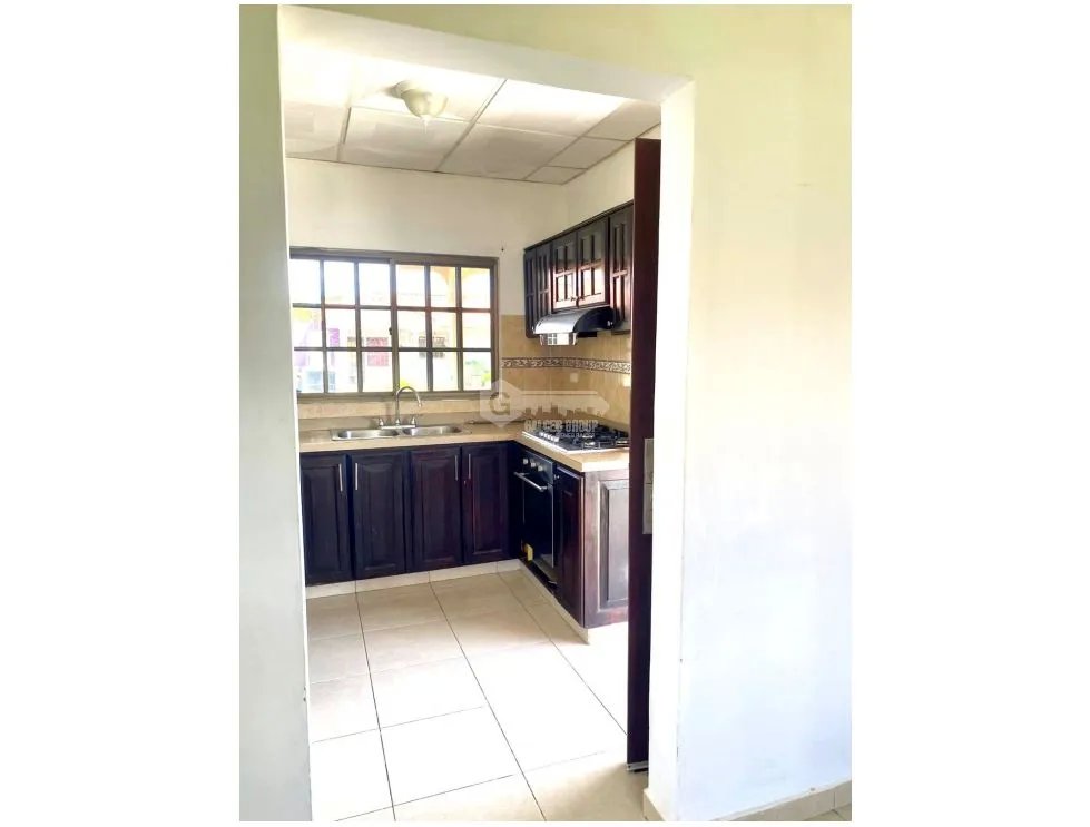 SE VENDE CASA EN COCLE ANTON  374 M2  CON TERRAZA