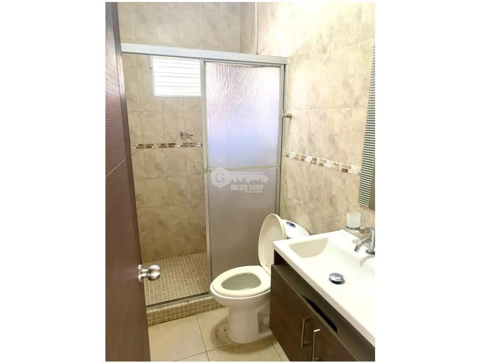 SE VENDE CASA EN COCLE ANTON  374 M2  CON TERRAZA