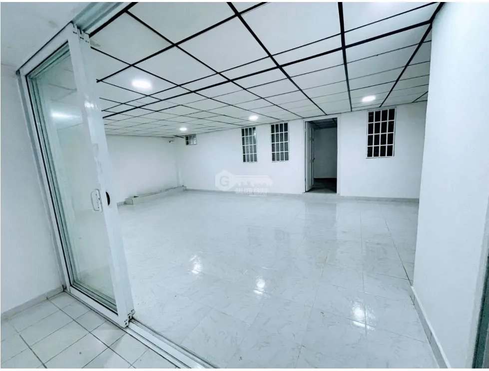 SE VENDE CASA EN CHANIS LA FONTANA 232M 5 HABITACIONES 2 NIVELES