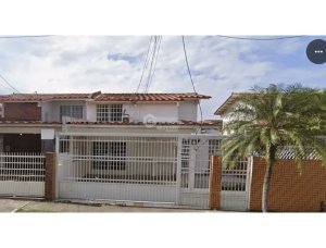 SE VENDE CASA EN CHANIS LA FONTANA 232M ...