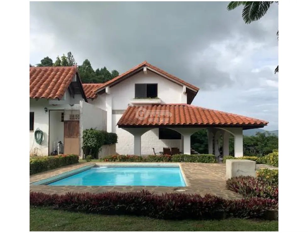 SE VENDE CASA EN CHAME SORA 10 HECTAREAS CON PISCINA