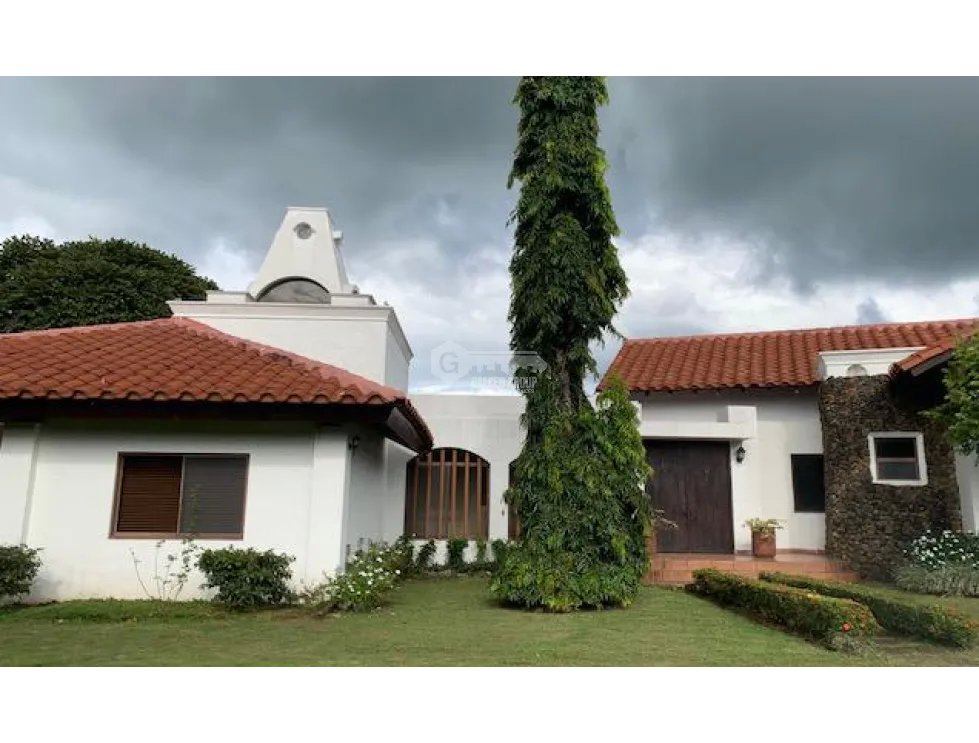 CHAME / SORA / 4 HABITACIONES / 10 HECTAREAS / 4 BAÑOS / PISCINA