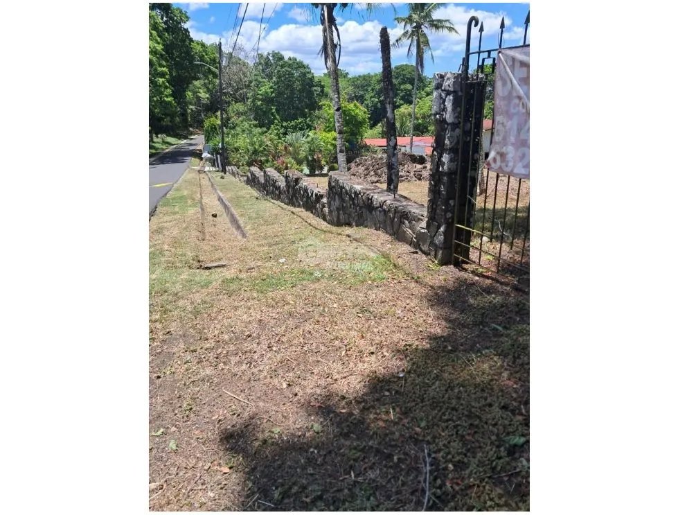 TERRENO / LAS CUMBRES / LAS LAJAS / 4000 M2 / VIA ASFALTADA