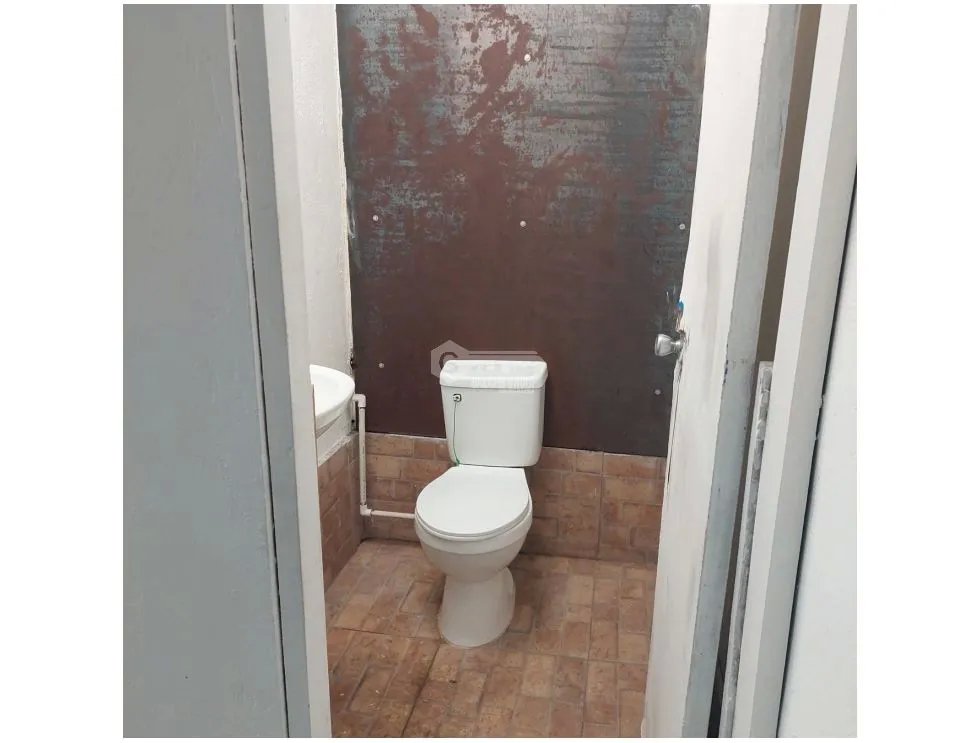 SE ALQUILA GALERA 325 M2 EN JUAN DIAZ PLANTA BAJA