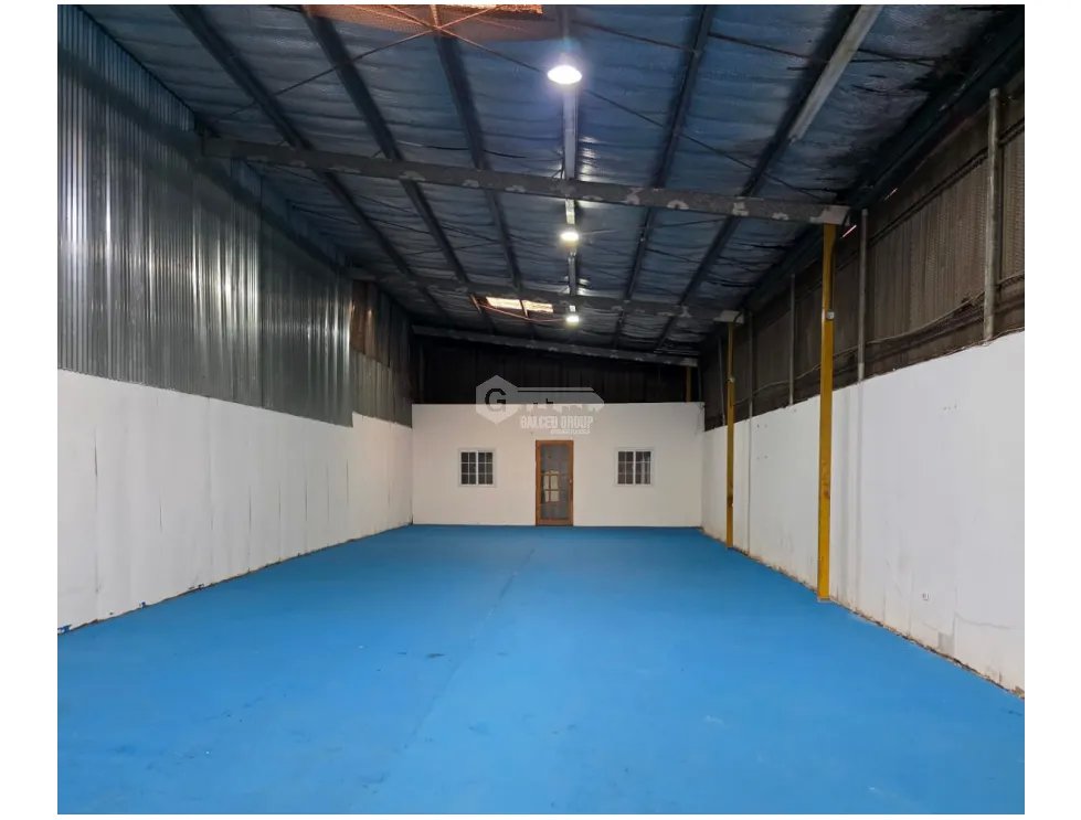 SE ALQUILA GALERA 325 M2 EN JUAN DIAZ PLANTA BAJA